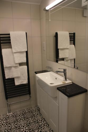 Centennial Hotel - image 10