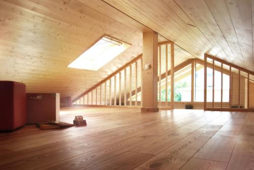 Schwarzes Holzferienhaus mit Sauna in Zierow -- SONNENECK -- 500m zum Ostsee-Strand, 4 - 6 Personen 78m von Bernsteinring entfernt