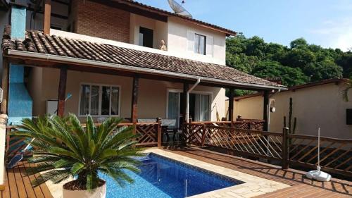 Casa com piscina e lazer completo em Ilhabela SP