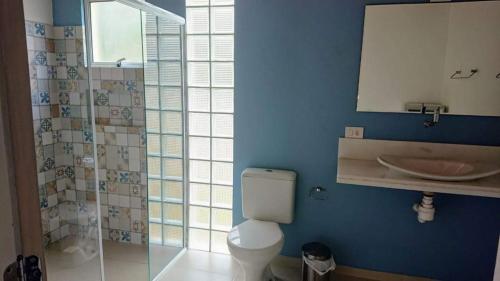 ห้องน้ำ, Casa com piscina e lazer completo em Ilhabela SP in เซาเปโดร