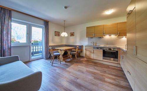 2 bedrooms, 4 beds