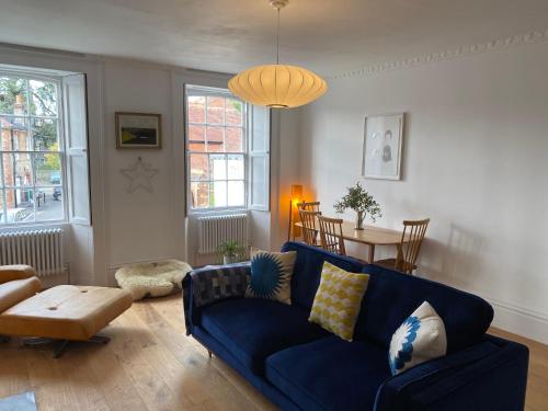 Stunning Georgian Flat in The Heart of Midhurst Old Town