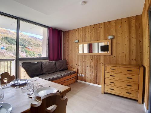 3 twin beds