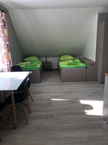 4 twin beds