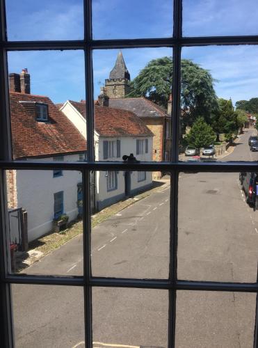 Stunning Georgian Flat in The Heart of Midhurst Old Town