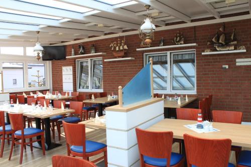 Restaurant, Hotel & Restaurant Am Wasser in Breege