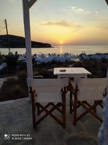 Sunset Studios & Rooms in Antiparosa