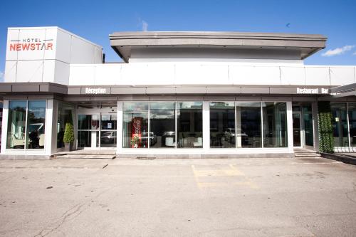 Hôtel Newstar Montréal, Montreal