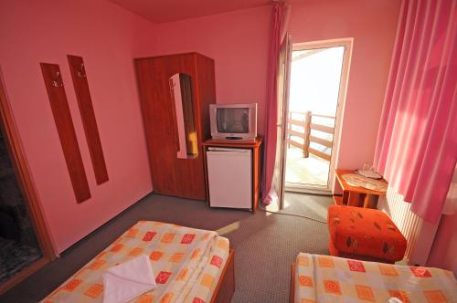 Imola Motel - image 7