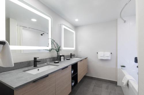 2 bedrooms, 3 beds