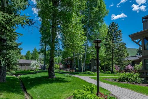 Villager Condo 1235 - In the Heart of Sun Valley Resort Access to Resort Pools
