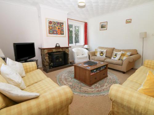 18 Polvella Close - image 3