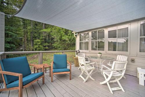 Cozy Stockbridge Cabin - Walk to Beach and Lake! in Stockbridge (MA)