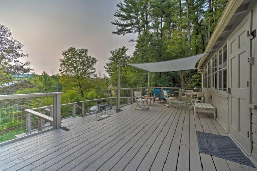 Cozy Stockbridge Cabin - Walk to Beach and Lake!