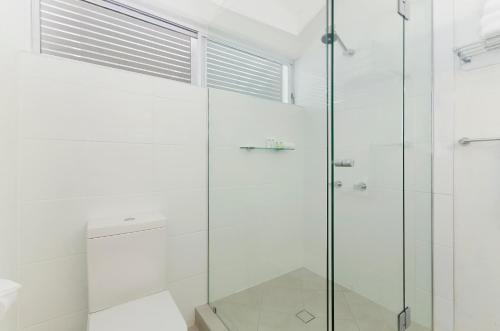 Studio Apartment with Balcony image 7