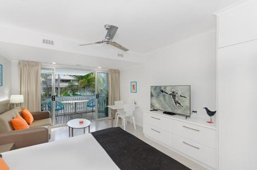 Superior Studio Apartment with Partial Sea View - First Floor image 8