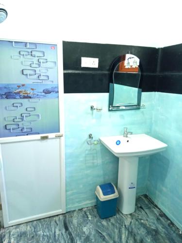 Triple Room with Private Bathroom image 4