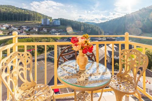 Apartment with Mountain View