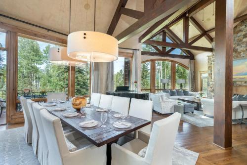 THE PINNACLE by Exceptional Stays - image 4