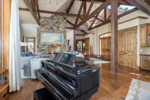 THE PINNACLE by Exceptional Stays - image 5