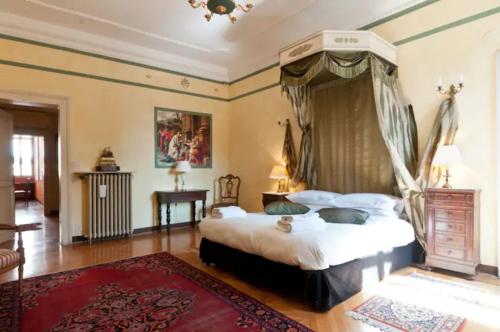Charming large palazzo in center Venice for up to 9 people, Венеция (фото 9)