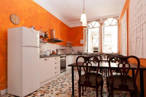 Charming large palazzo in center Venice for up to 9 people, Венеция (фото 7)