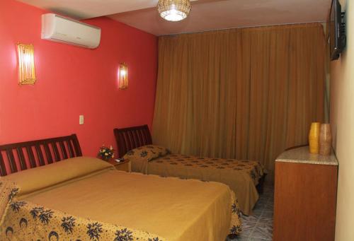 1 double bed, 1 twin bed