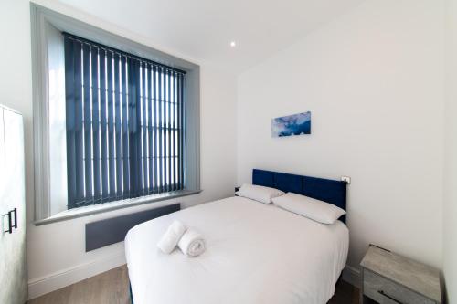 16 Queen Avenue Collection by Happy Days, Liverpool (photo 9)