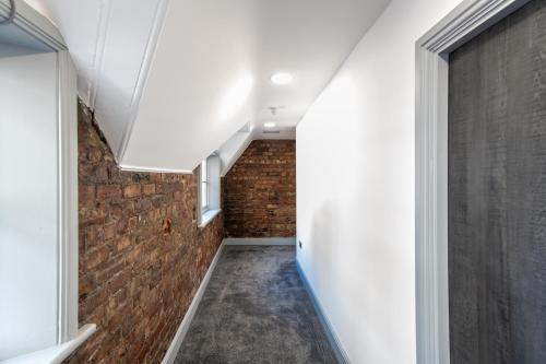 16 Queen Avenue Collection by Happy Days, Liverpool (photo 3)