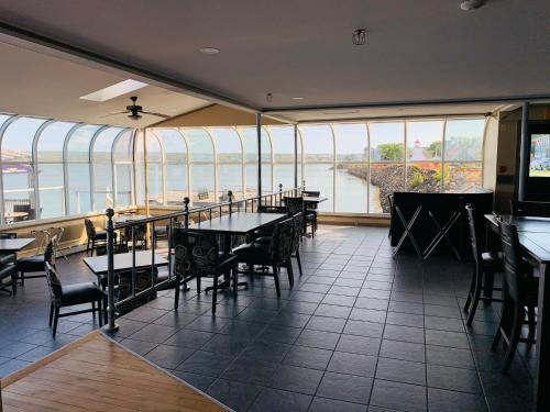 Dockside Suites in Digby