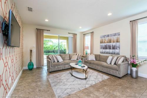 Luxurious Villa 10Bed 10Bath Pool and Game Room - image 6