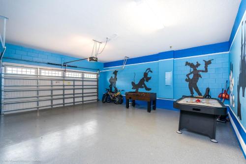 Luxurious Villa 10Bed 10Bath Pool and Game Room - image 7