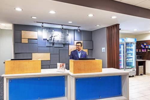 홀리데이 인 익스프레스 & 스위트 퍼셀 바이 IHG - 숙소 외관