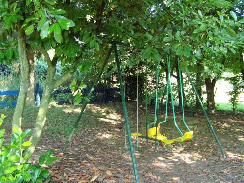 Child-friendly Hilltop Cottage in Englancourt gîte à louer Houry