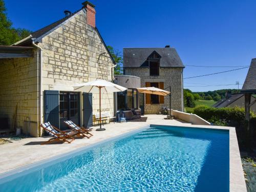 Holiday home near Thizay with private pool - Location saisonnière - Thizay