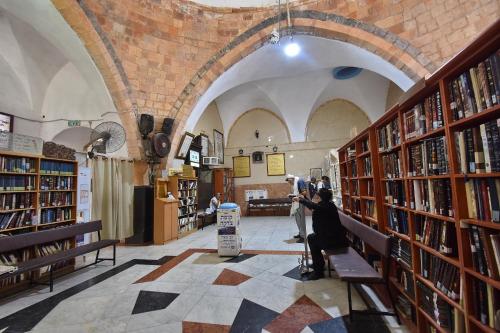 Kings Towers Hotel in Lakeside City Center