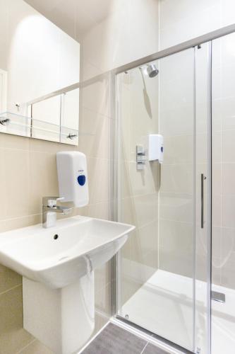 Green View Hotel - image 5