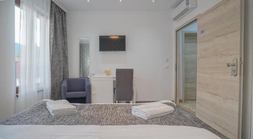 Monarch House - image 14