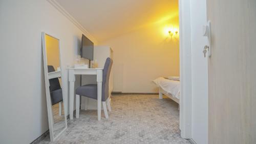 Monarch House - image 3