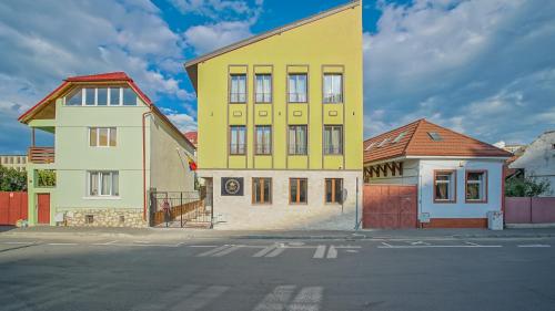 Monarch House - image 4