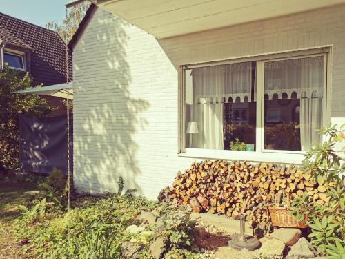 Vista exterior, "Maison Blanche" - das gemütliche Garten-Apartment zwischen Köln und Düsseldorf ("Maison Blanche" - das gemutliche Garten-Apartment zwischen Koln und Dusseldorf) in Grevenbroich