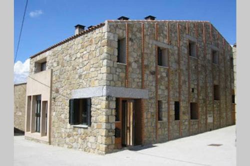  Casa rural 4 Chimeneas, Unterkunft in Navalespino