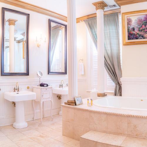Justine Inn Savannah - image 2