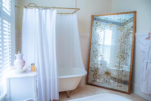 Justine Inn Savannah - image 4