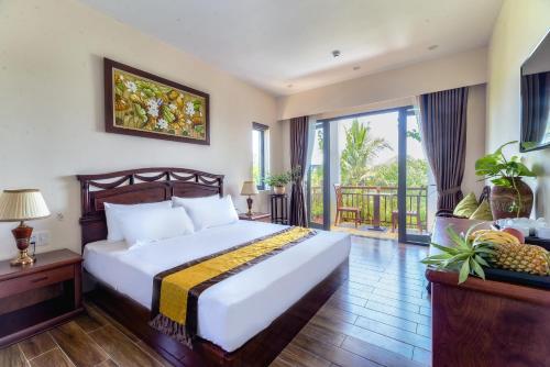 Suite with Garden View image 4