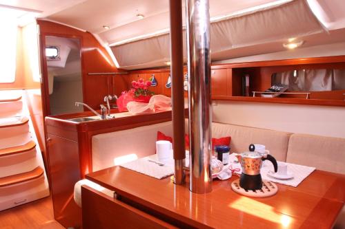 Boat & Sailing Torregrande Sinis Yachting, Oristano (foto 10)