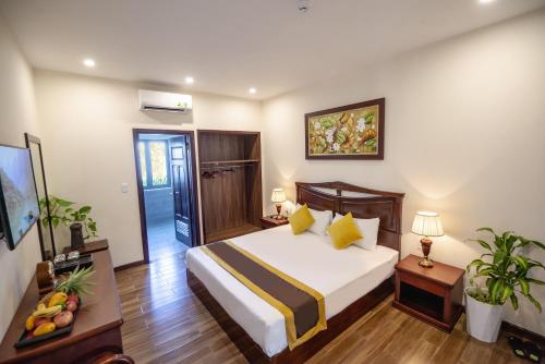 Deluxe Double Room image 9