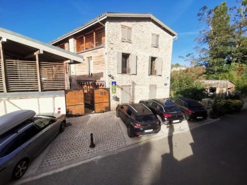 Apartment with Mountain View