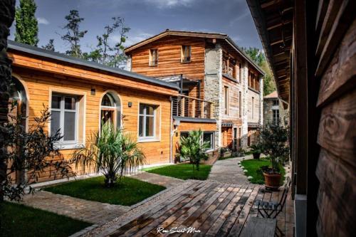 Logis Hotel Nature Cathare in Leran