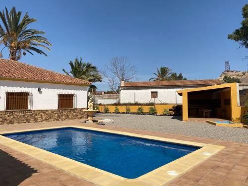 Chalet con piscina privada de 4 dormitorios Las Herrerias -cerca de Vera Playa-